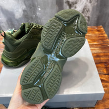 Load image into Gallery viewer, Balenciaga Triple S Sneakers