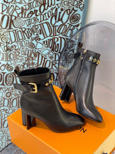 Load image into Gallery viewer, Louis Vuitton Silhouette Ankle Boots