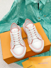 Load image into Gallery viewer, Louis Vuitton Squad Sneakers