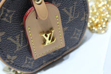 Load image into Gallery viewer, Louis Vuitton Mini Boite Chapeau Necklace Bag
