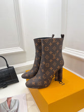 Load image into Gallery viewer, Louis Vuitton Silhouette Ankle Boots