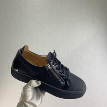 Load image into Gallery viewer, Giuseppe Zanotti May London - LUXURY KLOZETT