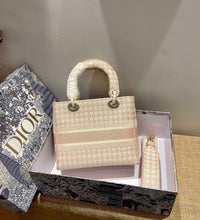 Load image into Gallery viewer, Christian Dior Medium Lady D Lite Bag