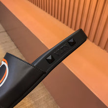 Load image into Gallery viewer, Valentino Slides