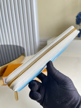 Load image into Gallery viewer, Louis Vuitton Zippy Wallet
