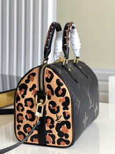 Load image into Gallery viewer, Louis Vuitton Speedy Bandouliere Bag 25