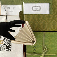 Load image into Gallery viewer, Gucci Diana Continental Wallet