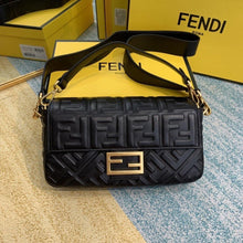 Load image into Gallery viewer, Fendi baguette Bag - LUXURY KLOZETT