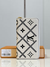 Load image into Gallery viewer, Louis Vuitton Zippy Wallet