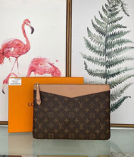 Load image into Gallery viewer, Louis Vuitton Daily Pouch