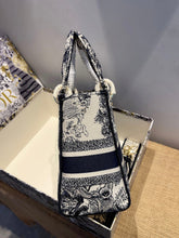 Load image into Gallery viewer, Christian Dior Medium Lady D Lite Bag