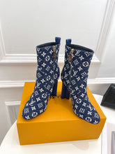 Load image into Gallery viewer, Louis Vuitton Silhouette Ankle Boots