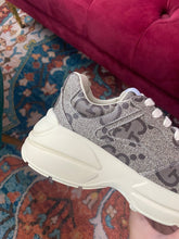 Load image into Gallery viewer, Gucci 100 Rhyton Sneakers