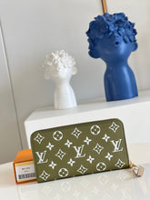 Load image into Gallery viewer, Louis Vuitton Zippy Wallet