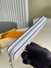 Load image into Gallery viewer, Louis Vuitton Zippy Wallet