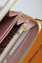 Load image into Gallery viewer, Louis Vuitton Zippy Wallet