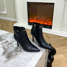 Load image into Gallery viewer, Louis Vuitton Signature Ankle Boot