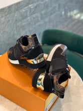 Load image into Gallery viewer, Louis Vuitton Run Away Sneakers