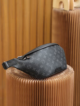 Load image into Gallery viewer, Louis Vuitton Discovery Bumbag