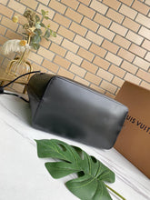 Load image into Gallery viewer, Louis Vuitton Neverfull MM Tote Bag - LUXURY KLOZETT