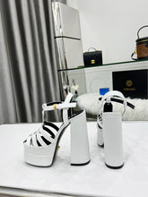 Load image into Gallery viewer, Versace La Medusa Platform Sandals