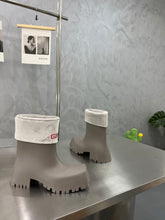 Load image into Gallery viewer, Balenciaga Trooper Boots