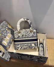 Load image into Gallery viewer, Christian Dior Medium Lady D Lite Bag