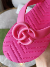 Load image into Gallery viewer, Gucci Chevron Thong Sandal