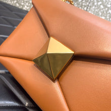 Load image into Gallery viewer, Valentino One Stud Bag With Chain