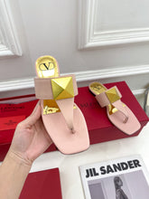 Load image into Gallery viewer, Valentino ONE STUD CALFSKIN FLAT THONG SANDAL