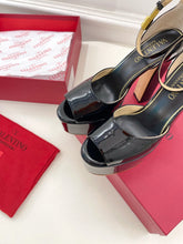Load image into Gallery viewer, VALENTINO GARAVANI TAN-GO PLATFORM PATENT LEATHER SANDAL 155MM