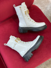 Load image into Gallery viewer, Fendi Fendigraphy Boots