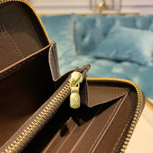 Load image into Gallery viewer, Louis Vuitton Zippy Wallet