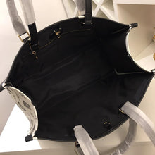 Load image into Gallery viewer, Louis Vuitton OnTheGo GM Bag