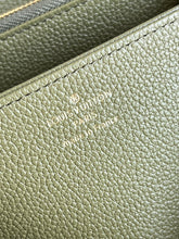 Load image into Gallery viewer, Louis Vuitton Zippy Wallet