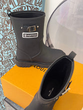 Load image into Gallery viewer, Louis Vuitton Territory Half Boots