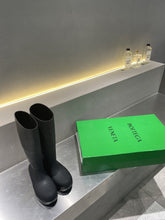 Load image into Gallery viewer, Bottega Veneta Puddle Boots