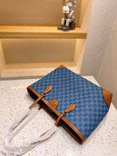 Load image into Gallery viewer, Gucci Ophidia Medium Tote Bag - LUXURY KLOZETT