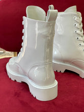Load image into Gallery viewer, Louis Vuitton Territory Flat Ranger Boots