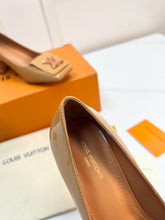 Load image into Gallery viewer, Louis Vuitton Shake Pump