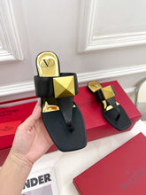 Load image into Gallery viewer, Valentino ONE STUD CALFSKIN FLAT THONG SANDAL