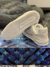 Load image into Gallery viewer, Louis Vuitton Trainer Sneakers