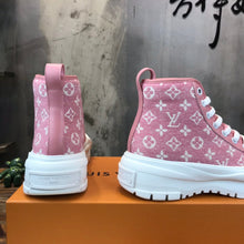 Load image into Gallery viewer, Louis Vuitton Squad Sneakers