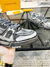 Load image into Gallery viewer, Louis Vuitton Trainer Sneakers