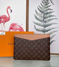 Load image into Gallery viewer, Louis Vuitton Daily Pouch