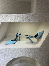 Load image into Gallery viewer, Versace La Medusa Slingback Pumps