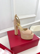 Load image into Gallery viewer, VALENTINO GARAVANI TAN-GO PLATFORM PATENT LEATHER SANDAL 155MM