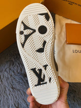 Load image into Gallery viewer, Louis Vuitton Charlie Sneakers