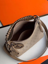 Load image into Gallery viewer, Louis Vuitton Beaubourg Hobo MM Bag