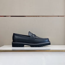 Load image into Gallery viewer, Louis Vuitton Major Loafer